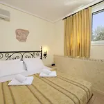 Paris Village Apartmanhotel