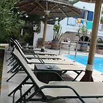 Paris Village Apartmanhotel Hráni