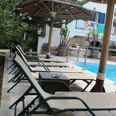 Paris Village Apartahotel Chrani